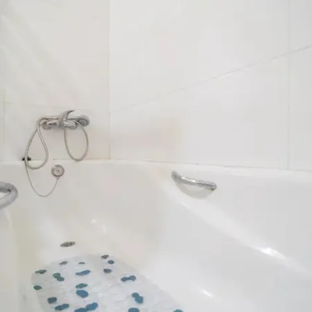 Muy Luminoso, Zona Tranquila, Piscina Y Garaje